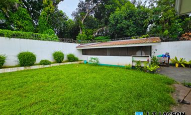 🏡 𝟰𝗕𝗥 𝗛𝗼𝗺𝗲 𝗼𝗻 𝗮𝗻 𝗘𝘅𝗽𝗮𝗻𝘀𝗶𝘃𝗲 𝟴𝟮𝟲 𝘀𝗾𝗺 𝗟𝗼𝘁 – 𝗙𝗼𝗿 𝗦𝗮𝗹𝗲 𝗮𝘁 ₱𝟴.𝟱 𝗠𝗶𝗹𝗹𝗶𝗼𝗻