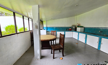 🏡 𝟰𝗕𝗥 𝗛𝗼𝗺𝗲 𝗼𝗻 𝗮𝗻 𝗘𝘅𝗽𝗮𝗻𝘀𝗶𝘃𝗲 𝟴𝟮𝟲 𝘀𝗾𝗺 𝗟𝗼𝘁 – 𝗙𝗼𝗿 𝗦𝗮𝗹𝗲 𝗮𝘁 ₱𝟴.𝟱 𝗠𝗶𝗹𝗹𝗶𝗼𝗻