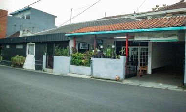 Dijual Rumah di Tengah Kota Cimahi  Luas dan Strategis Semi Furnish