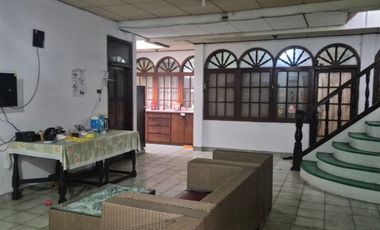 Dijual Rumah di Tengah Kota Cimahi  Luas dan Strategis Semi Furnish