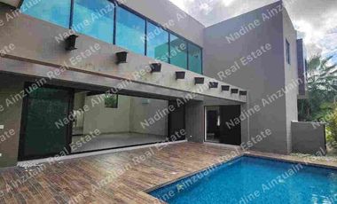 SE RENTA RESIDENCIA DISEÑÓ MODERNISTA  EN RESIDENCIAL LAGOS DEL SOL CANCÚN, QUINTANA ROO. 4 RECÁMARAS, ALBERCA, JARDÍN, AMENIDADES, SEGURIDAD 24 HORAS.