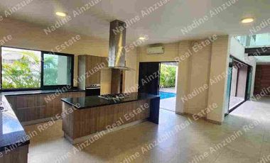 SE RENTA RESIDENCIA DISEÑÓ MODERNISTA  EN RESIDENCIAL LAGOS DEL SOL CANCÚN, QUINTANA ROO. 4 RECÁMARAS, ALBERCA, JARDÍN, AMENIDADES, SEGURIDAD 24 HORAS.