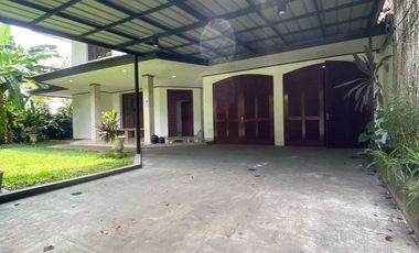 Disewa Rumah 4Br di Area Elite Darmawangsa, Cocok untuk Silent Office atau Rumah Pribadi. Pakai Kolam Renang dan Taman Luas, Jakarta Selatan