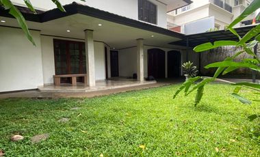 Disewa Rumah 4Br di Area Elite Darmawangsa, Cocok untuk Silent Office atau Rumah Pribadi. Pakai Kolam Renang dan Taman Luas, Jakarta Selatan