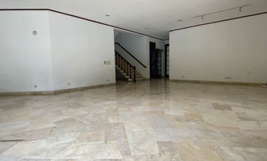Disewa Rumah 4Br di Area Elite Darmawangsa, Cocok untuk Silent Office atau Rumah Pribadi. Pakai Kolam Renang dan Taman Luas, Jakarta Selatan