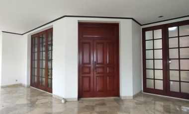 Disewa Rumah 4Br di Area Elite Darmawangsa, Cocok untuk Silent Office atau Rumah Pribadi. Pakai Kolam Renang dan Taman Luas, Jakarta Selatan