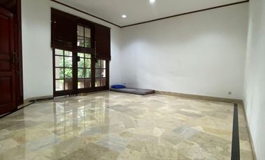 Disewa Rumah 4Br di Area Elite Darmawangsa, Cocok untuk Silent Office atau Rumah Pribadi. Pakai Kolam Renang dan Taman Luas, Jakarta Selatan