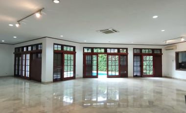 Disewa Rumah 4Br di Area Elite Darmawangsa, Cocok untuk Silent Office atau Rumah Pribadi. Pakai Kolam Renang dan Taman Luas, Jakarta Selatan