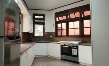 Disewa Rumah 4Br di Area Elite Darmawangsa, Cocok untuk Silent Office atau Rumah Pribadi. Pakai Kolam Renang dan Taman Luas, Jakarta Selatan