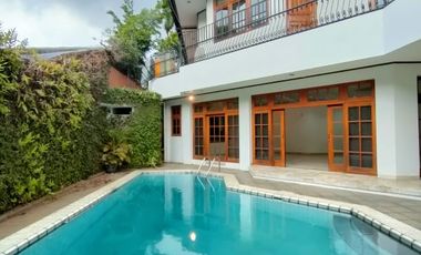Disewa Rumah 4Br di Area Elite Darmawangsa, Cocok untuk Silent Office atau Rumah Pribadi. Pakai Kolam Renang dan Taman Luas, Jakarta Selatan