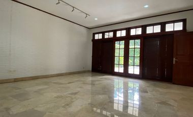 Disewa Rumah 4Br di Area Elite Darmawangsa, Cocok untuk Silent Office atau Rumah Pribadi. Pakai Kolam Renang dan Taman Luas, Jakarta Selatan