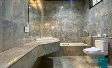 Disewa Rumah 4Br di Area Elite Darmawangsa, Cocok untuk Silent Office atau Rumah Pribadi. Pakai Kolam Renang dan Taman Luas, Jakarta Selatan