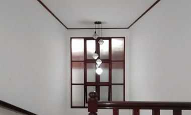 Disewa Rumah 4Br di Area Elite Darmawangsa, Cocok untuk Silent Office atau Rumah Pribadi. Pakai Kolam Renang dan Taman Luas, Jakarta Selatan