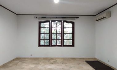 Disewa Rumah 4Br di Area Elite Darmawangsa, Cocok untuk Silent Office atau Rumah Pribadi. Pakai Kolam Renang dan Taman Luas, Jakarta Selatan