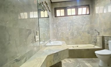 Disewa Rumah 4Br di Area Elite Darmawangsa, Cocok untuk Silent Office atau Rumah Pribadi. Pakai Kolam Renang dan Taman Luas, Jakarta Selatan