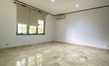 Disewa Rumah 4Br di Area Elite Darmawangsa, Cocok untuk Silent Office atau Rumah Pribadi. Pakai Kolam Renang dan Taman Luas, Jakarta Selatan