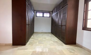 Disewa Rumah 4Br di Area Elite Darmawangsa, Cocok untuk Silent Office atau Rumah Pribadi. Pakai Kolam Renang dan Taman Luas, Jakarta Selatan