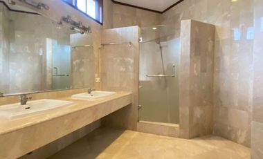 Disewa Rumah 4Br di Area Elite Darmawangsa, Cocok untuk Silent Office atau Rumah Pribadi. Pakai Kolam Renang dan Taman Luas, Jakarta Selatan