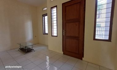 Disewakan rumah nyaman 2 lantai Sarijadi dekat Universitas Maranatha dan tol pasteur Bandung Utara