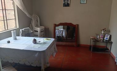 VENTA DE CASA COMO TERRENO, DE 3 NIVELES, 2 MINI-DEPARTAMENTOS, JARDIN, COCHERA, AZOTEA TECHADA