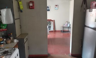 VENTA DE CASA COMO TERRENO, DE 3 NIVELES, 2 MINI-DEPARTAMENTOS, JARDIN, COCHERA, AZOTEA TECHADA