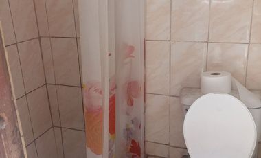VENTA DE CASA COMO TERRENO, DE 3 NIVELES, 2 MINI-DEPARTAMENTOS, JARDIN, COCHERA, AZOTEA TECHADA