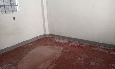 VENTA DE CASA COMO TERRENO, DE 3 NIVELES, 2 MINI-DEPARTAMENTOS, JARDIN, COCHERA, AZOTEA TECHADA