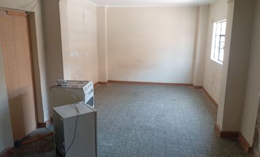 VENTA DE CASA COMO TERRENO, DE 3 NIVELES, 2 MINI-DEPARTAMENTOS, JARDIN, COCHERA, AZOTEA TECHADA