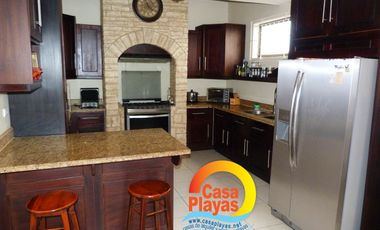 Casa Frente Al Mar en Playas de Venta, Via a Data Posorja