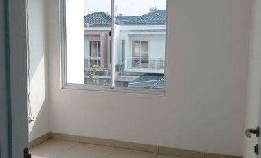 Disewakan Rumah 2Lt dicluster Australia uk.6x15m Green Lake City, sudah ada 2 unt AC, void belakang sudah di tutup kanopi