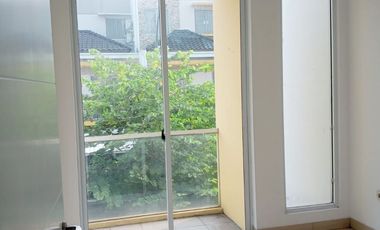 Disewakan Rumah 2Lt dicluster Australia uk.6x15m Green Lake City, sudah ada 2 unt AC, void belakang sudah di tutup kanopi