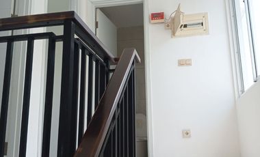 Disewakan Rumah 2Lt dicluster Australia uk.6x15m Green Lake City, sudah ada 2 unt AC, void belakang sudah di tutup kanopi