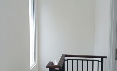 Disewakan Rumah 2Lt dicluster Australia uk.6x15m Green Lake City, sudah ada 2 unt AC, void belakang sudah di tutup kanopi