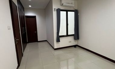 DISEWAKAN RUMAH RAPI SIAP HUNI DI PULOMAS JAKARTA TIMUR