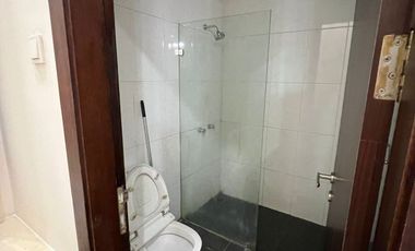 DISEWAKAN RUMAH RAPI SIAP HUNI DI PULOMAS JAKARTA TIMUR