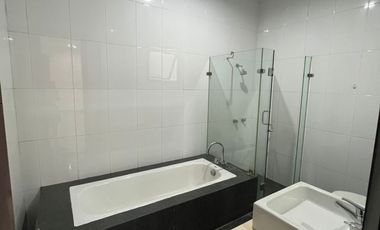 DISEWAKAN RUMAH RAPI SIAP HUNI DI PULOMAS JAKARTA TIMUR