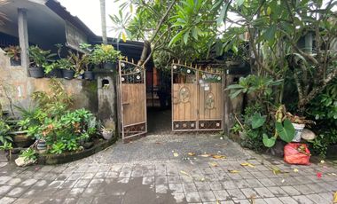 House For Sale - Including 1 Shop and 2 Kost