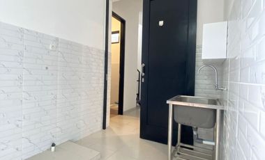 Disewa Rumah 3 Lantai Dalam Townhouse Tenang, Semi-Furnished dan Ada Kolam Renang, Jeruk Purut-Cilandak Jakarta Selatan
