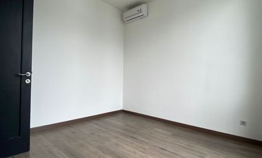 Disewa Rumah 3 Lantai Dalam Townhouse Tenang, Semi-Furnished dan Ada Kolam Renang, Jeruk Purut-Cilandak Jakarta Selatan