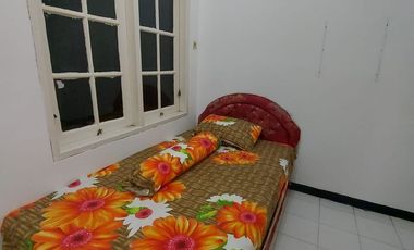 DISEWAKAN Rumah Pojok ( Hook ) Full Furnished Siap Pakai Perumahan Sutorejo Prima Indah Surabaya