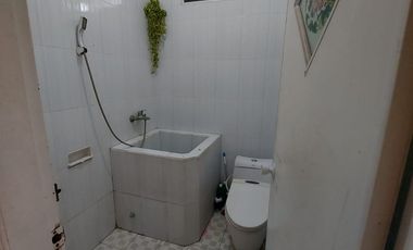 DISEWAKAN Rumah Pojok ( Hook ) Full Furnished Siap Pakai Perumahan Sutorejo Prima Indah Surabaya