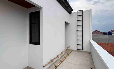 Di jual rumah baru 3lantai Jakarta Selatan, Bebas banjir, lokasi strategis, harga terbaik