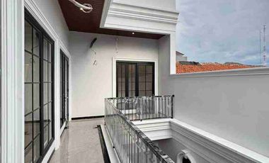 Di jual rumah baru 3lantai Jakarta Selatan, Bebas banjir, lokasi strategis, harga terbaik
