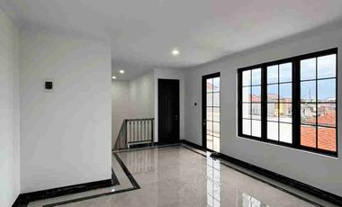 Di jual rumah baru 3lantai Jakarta Selatan, Bebas banjir, lokasi strategis, harga terbaik