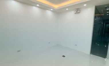 PARK TRIANGLE CORPORATE PLAZA: Office Space for Lease, 93 sqm, Fully fitted, 6 rooms, 1 parking, P155,000/mo.