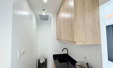 PARK TRIANGLE CORPORATE PLAZA: Office Space for Lease, 93 sqm, Fully fitted, 6 rooms, 1 parking, P155,000/mo.