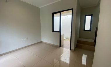 Sewa Murah Rumah Type Deluxe Cluster Regia, Summarecon Crown Gading, Bekasi, 018