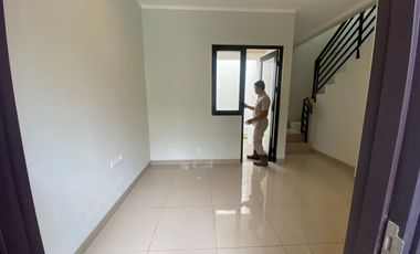 Sewa Murah Rumah Type Deluxe Cluster Regia, Summarecon Crown Gading, Bekasi, 018