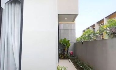 Lokasi Strategis. Desain Arsitektur Modern. Lingkungan Eksklusif di Serpong Samping Mall