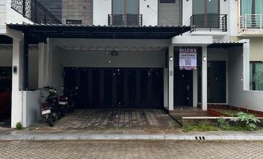 Rumah Cantik minimalis siap huni ( baru slesai renovasi) di Pulomas